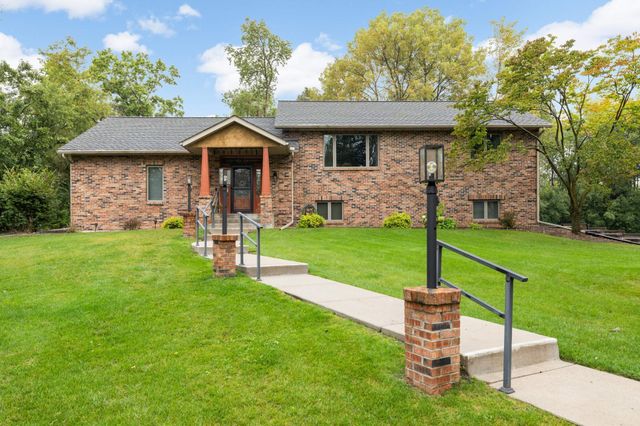 576 Burr Oak Lane, Hudson, WI 54016