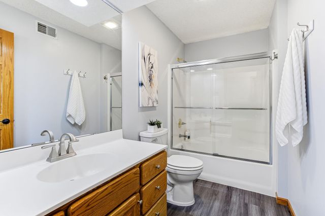 576 Burr Oak Lane, Hudson, WI 54016