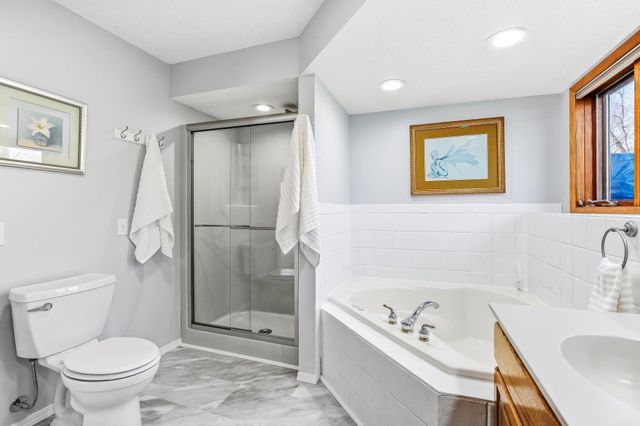 576 Burr Oak Lane, Hudson, WI 54016