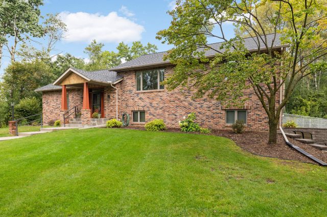 576 Burr Oak Lane, Hudson, WI 54016