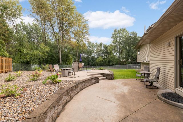 576 Burr Oak Lane, Hudson, WI 54016