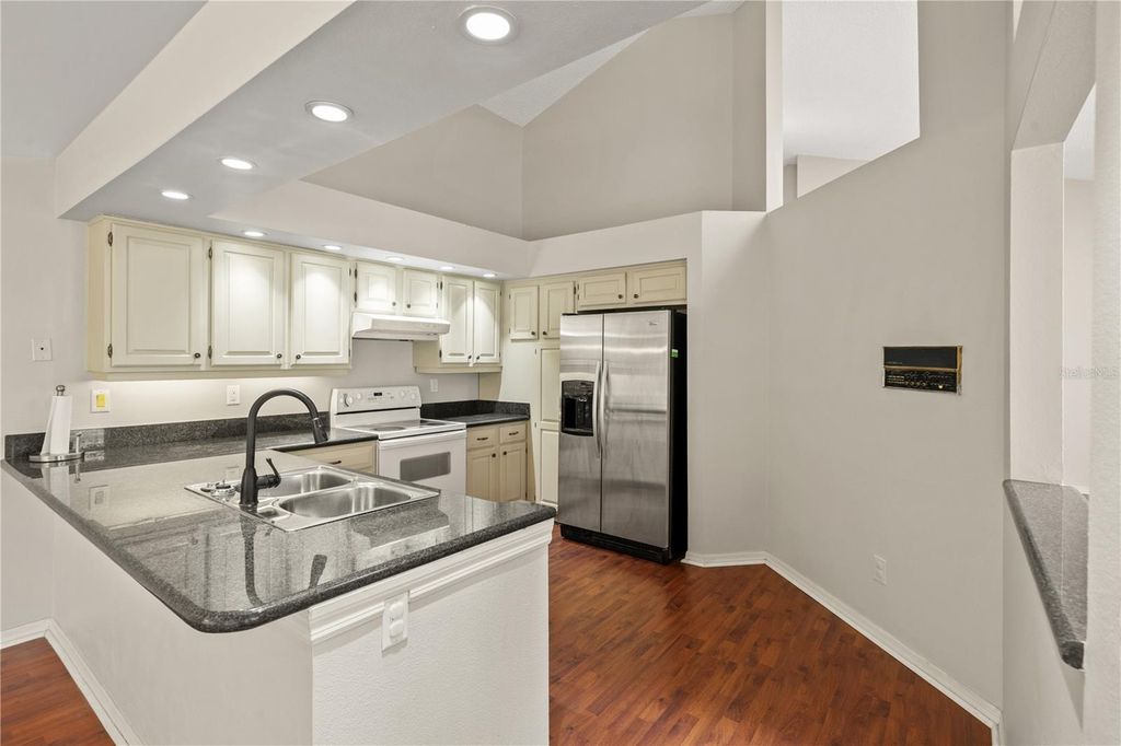 Image 14 of property listing at 6005 FAIRWAY PALMS COURT, Tampa, FL 33647