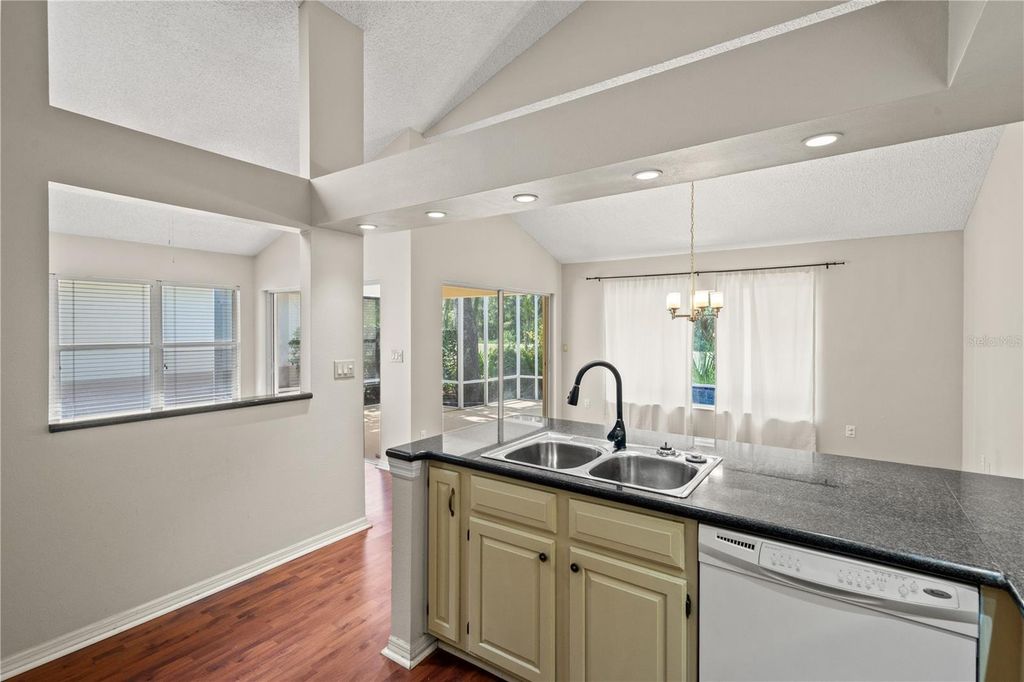 Image 17 of property listing at 6005 FAIRWAY PALMS COURT, Tampa, FL 33647