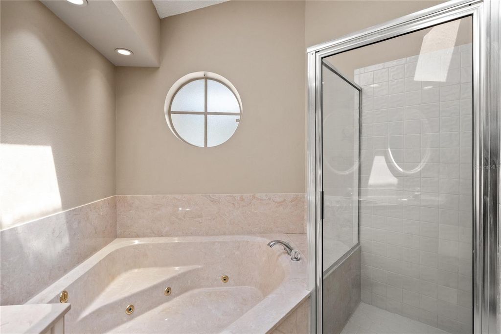 Image 26 of property listing at 6005 FAIRWAY PALMS COURT, Tampa, FL 33647