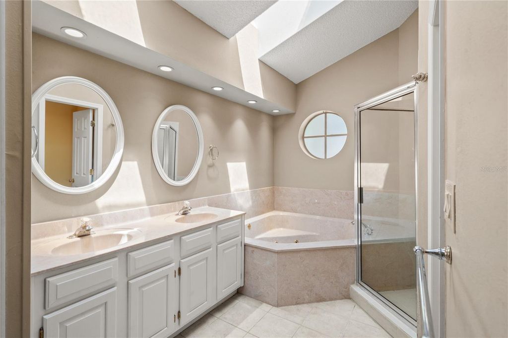Image 27 of property listing at 6005 FAIRWAY PALMS COURT, Tampa, FL 33647