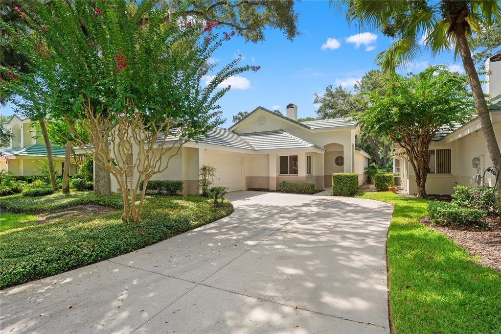 Image 4 of property listing at 6005 FAIRWAY PALMS COURT, Tampa, FL 33647