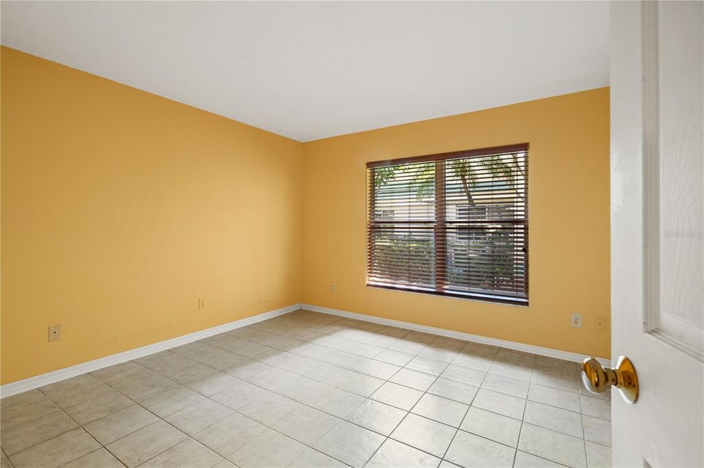 Image 32 of property listing at 6005 FAIRWAY PALMS COURT, Tampa, FL 33647