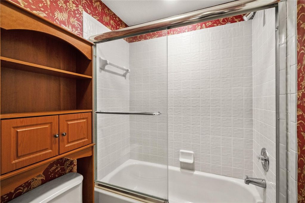 Image 34 of property listing at 6005 FAIRWAY PALMS COURT, Tampa, FL 33647