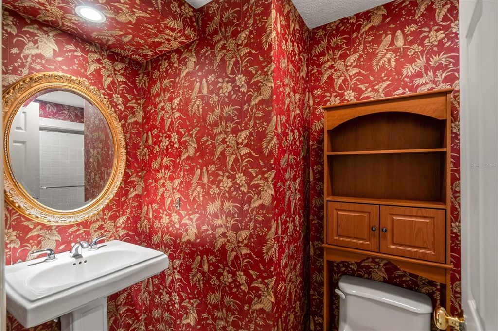 Image 35 of property listing at 6005 FAIRWAY PALMS COURT, Tampa, FL 33647