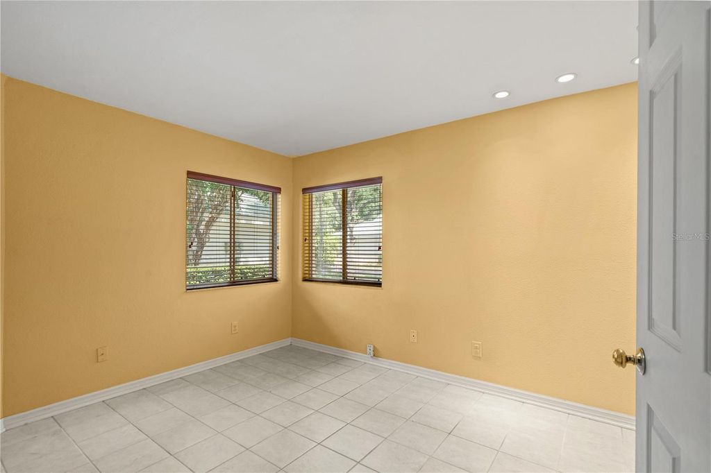 Image 37 of property listing at 6005 FAIRWAY PALMS COURT, Tampa, FL 33647