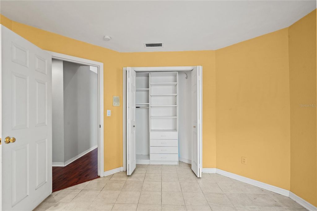 Image 38 of property listing at 6005 FAIRWAY PALMS COURT, Tampa, FL 33647