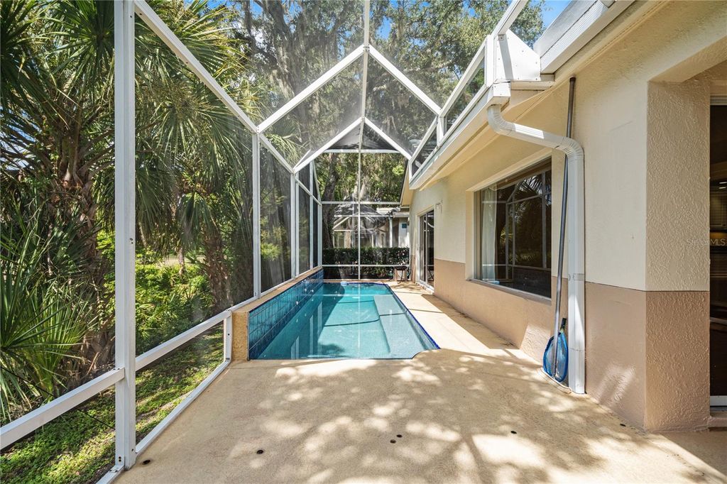 Image 46 of property listing at 6005 FAIRWAY PALMS COURT, Tampa, FL 33647