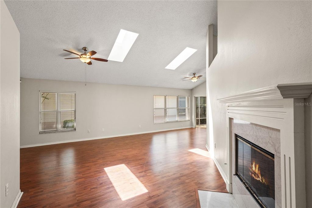 Image 9 of property listing at 6005 FAIRWAY PALMS COURT, Tampa, FL 33647