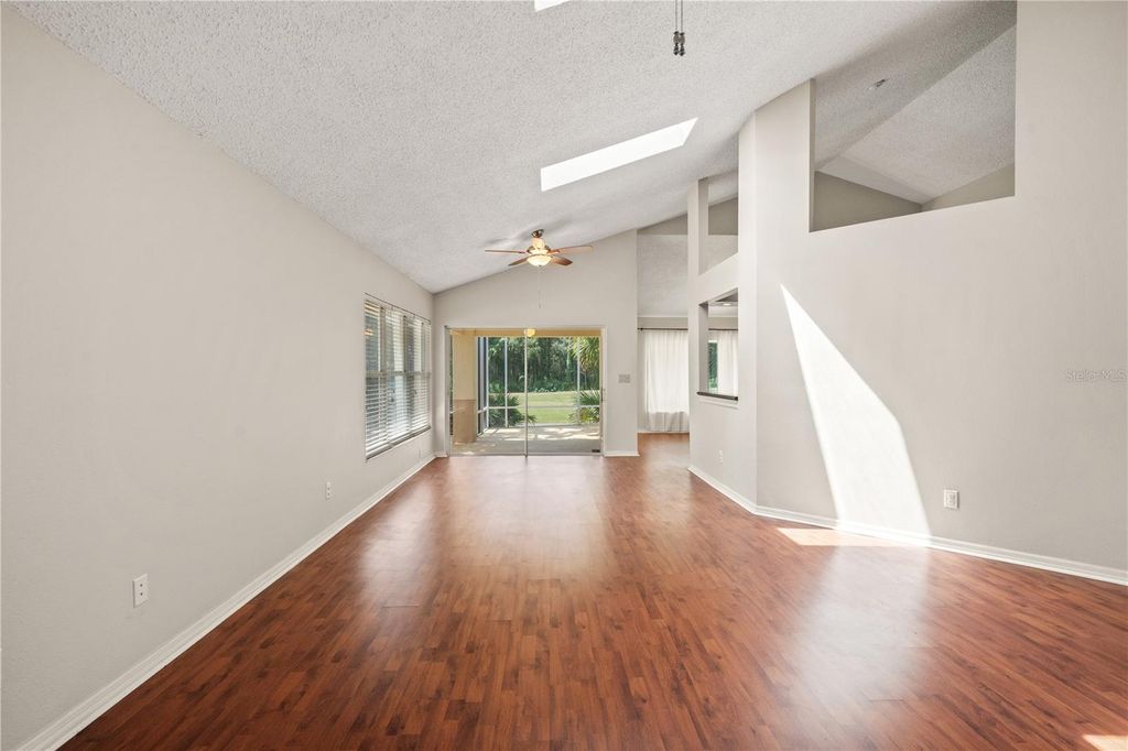 Image 10 of property listing at 6005 FAIRWAY PALMS COURT, Tampa, FL 33647