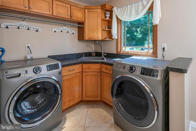 91 HIDDEN LAKE DR, North Brunswick, NJ 08902