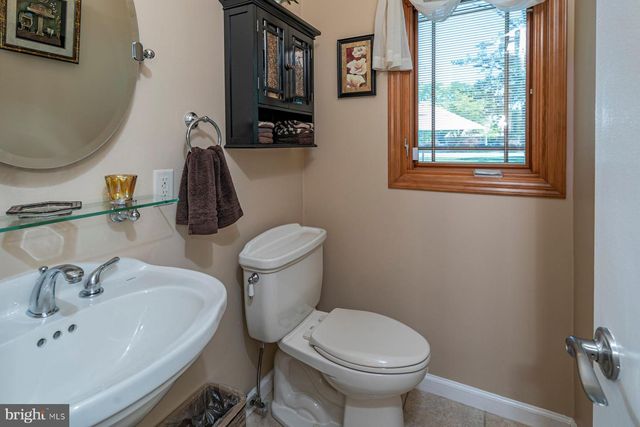 91 HIDDEN LAKE DR, North Brunswick, NJ 08902