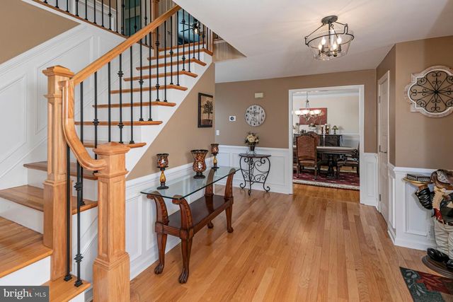 91 HIDDEN LAKE DR, North Brunswick, NJ 08902