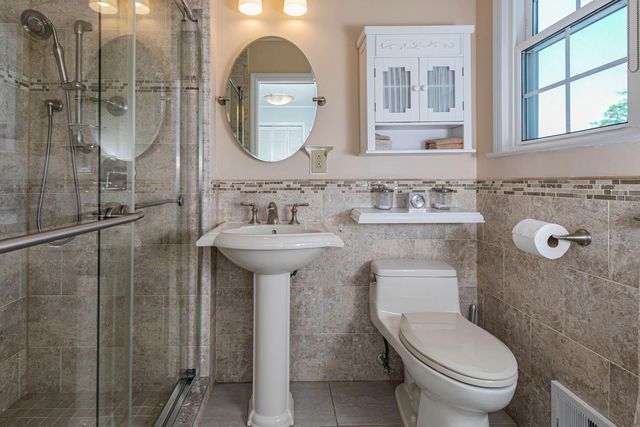 91 HIDDEN LAKE DR, North Brunswick, NJ 08902