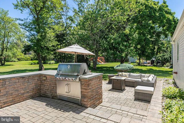 91 HIDDEN LAKE DR, North Brunswick, NJ 08902