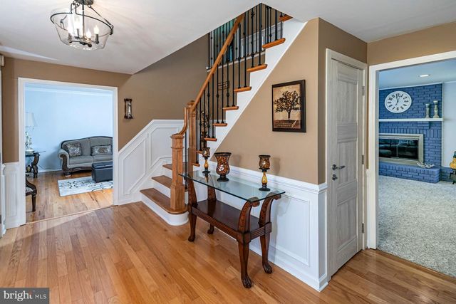 91 HIDDEN LAKE DR, North Brunswick, NJ 08902