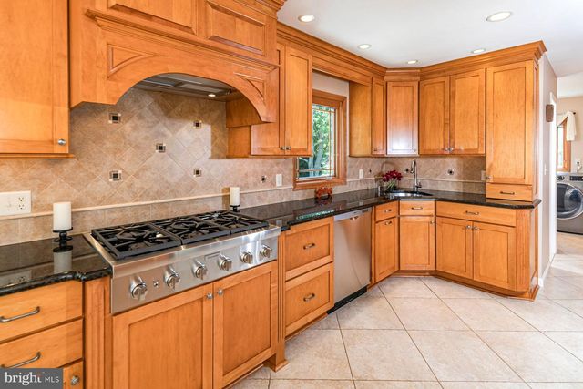 91 HIDDEN LAKE DR, North Brunswick, NJ 08902