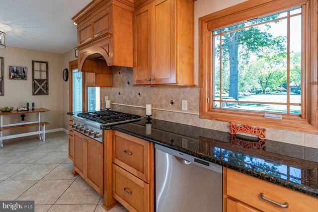 91 HIDDEN LAKE DR, North Brunswick, NJ 08902