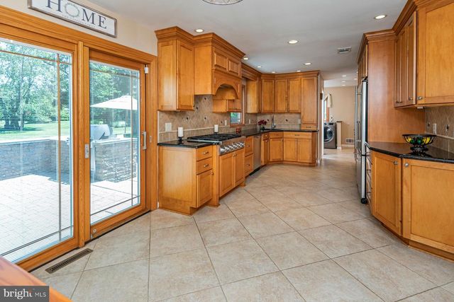 91 HIDDEN LAKE DR, North Brunswick, NJ 08902