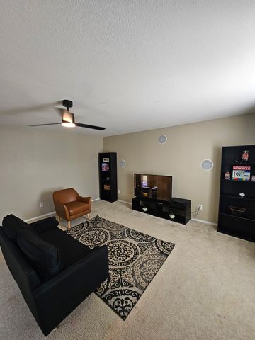 824 Green Heath Avenue, Fort Worth, TX 76120