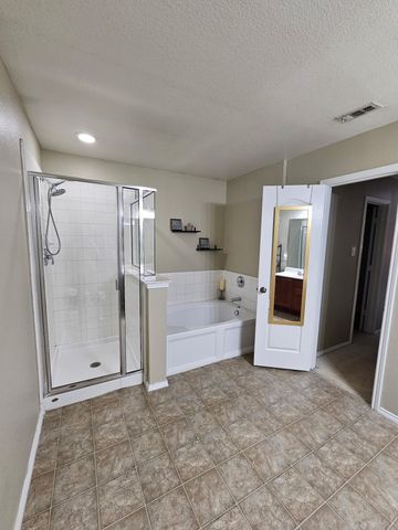 824 Green Heath Avenue, Fort Worth, TX 76120