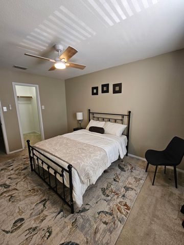 824 Green Heath Avenue, Fort Worth, TX 76120