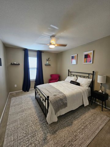 824 Green Heath Avenue, Fort Worth, TX 76120