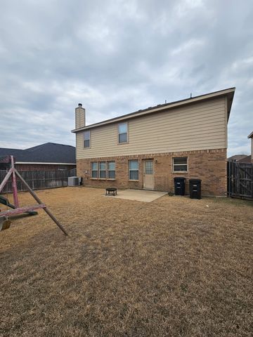 824 Green Heath Avenue, Fort Worth, TX 76120