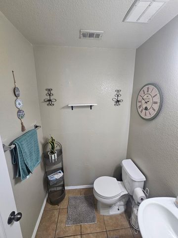 824 Green Heath Avenue, Fort Worth, TX 76120