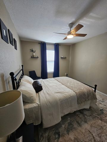 824 Green Heath Avenue, Fort Worth, TX 76120