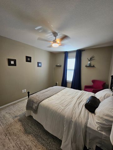 824 Green Heath Avenue, Fort Worth, TX 76120
