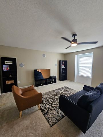 824 Green Heath Avenue, Fort Worth, TX 76120