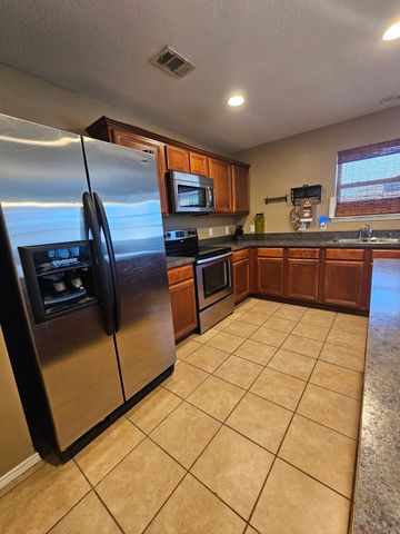 824 Green Heath Avenue, Fort Worth, TX 76120