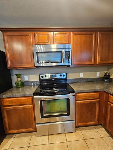 824 Green Heath Avenue, Fort Worth, TX 76120