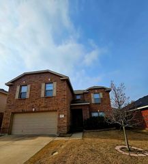 824 Green Heath Avenue, Fort Worth, TX 76120