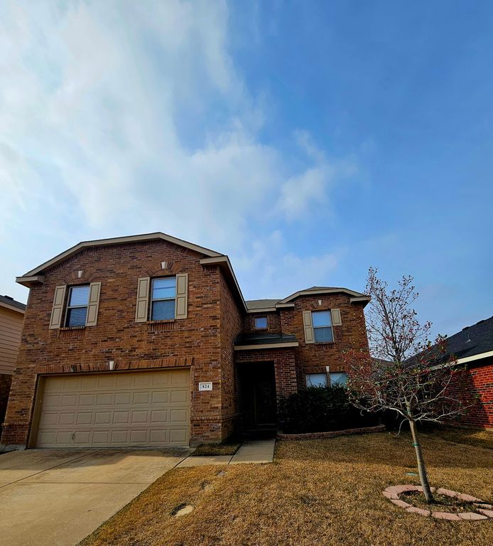 824 Green Heath Avenue, Fort Worth, TX 76120