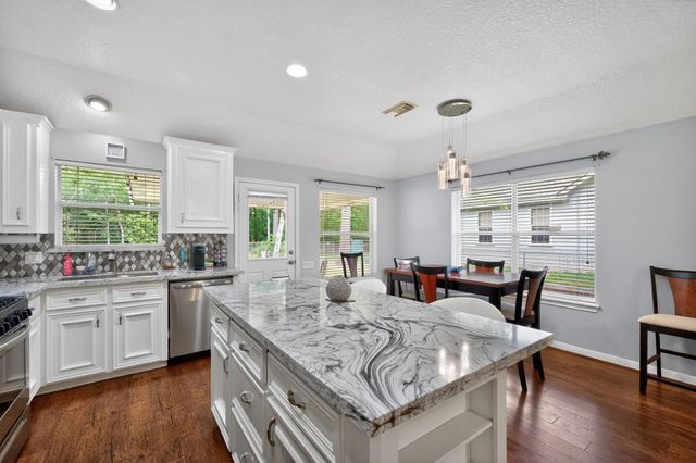 1017 Pin Oak Drive, Dickinson, TX 77539