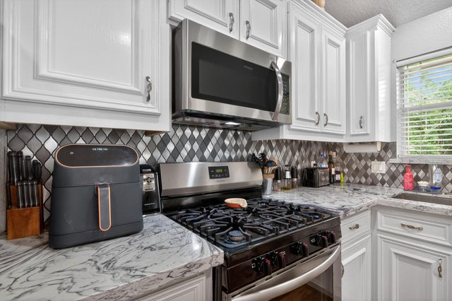 1017 Pin Oak Drive, Dickinson, TX 77539