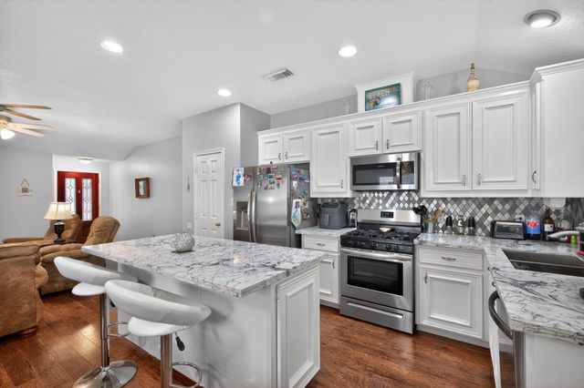 1017 Pin Oak Drive, Dickinson, TX 77539