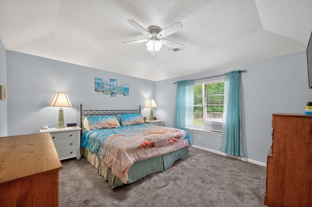 1017 Pin Oak Drive, Dickinson, TX 77539