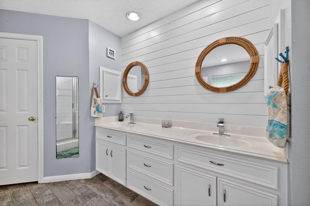 1017 Pin Oak Drive, Dickinson, TX 77539