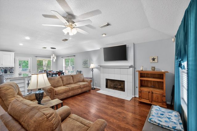 1017 Pin Oak Drive, Dickinson, TX 77539