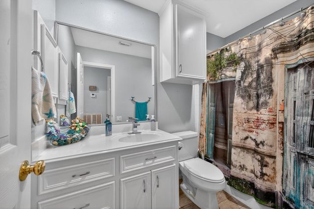 1017 Pin Oak Drive, Dickinson, TX 77539