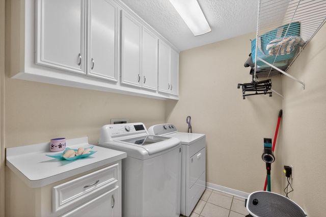 1017 Pin Oak Drive, Dickinson, TX 77539