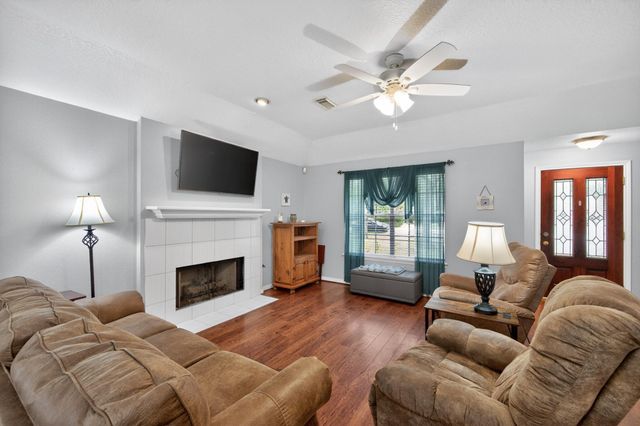 1017 Pin Oak Drive, Dickinson, TX 77539