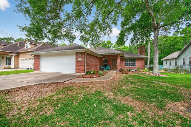 1017 Pin Oak Drive, Dickinson, TX 77539